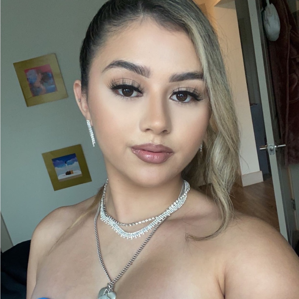 Meet your Posher, Nadia